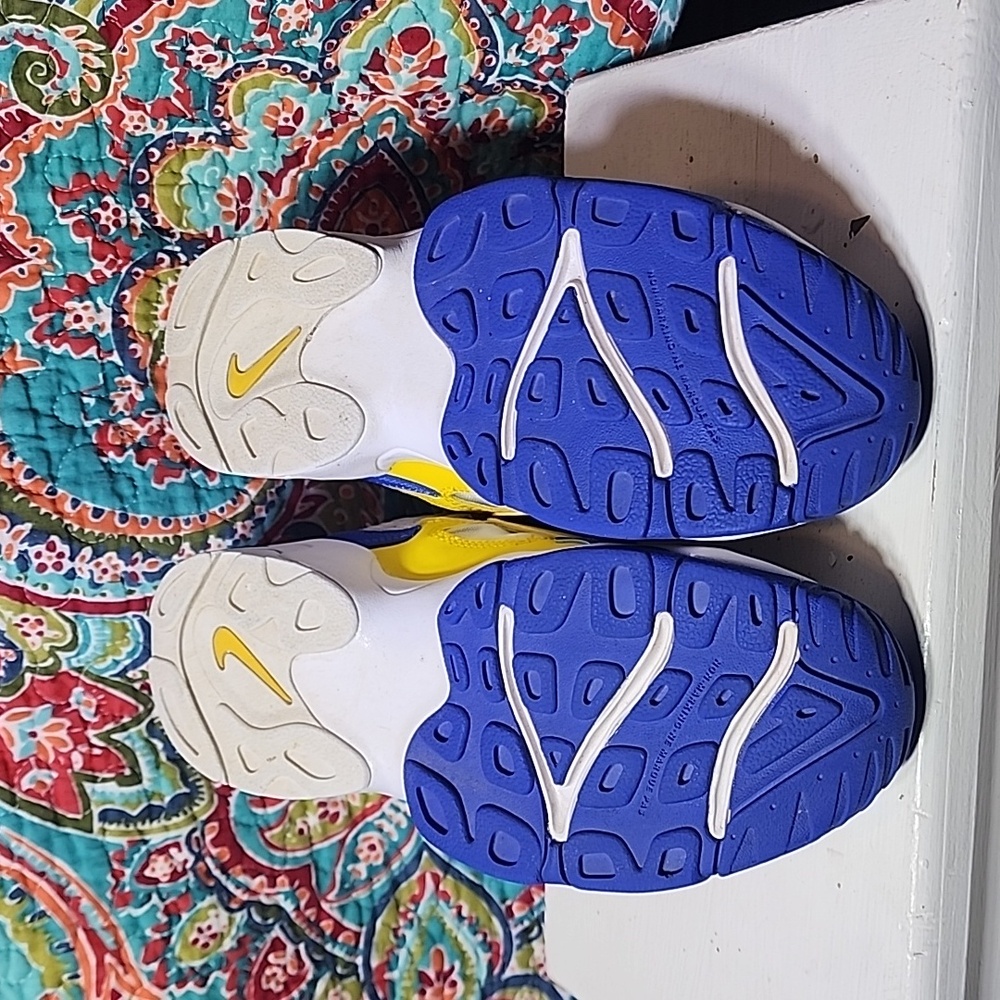 Nike air speed turf 6Y - Blue, Yellow, White EUC - Picture 3 of 5